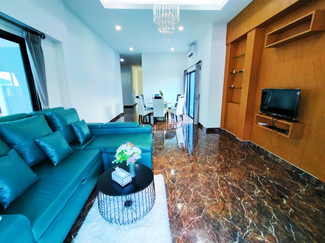 中天平层别墅，占地296平米，3卧3卫，生活区 - Property photo 4