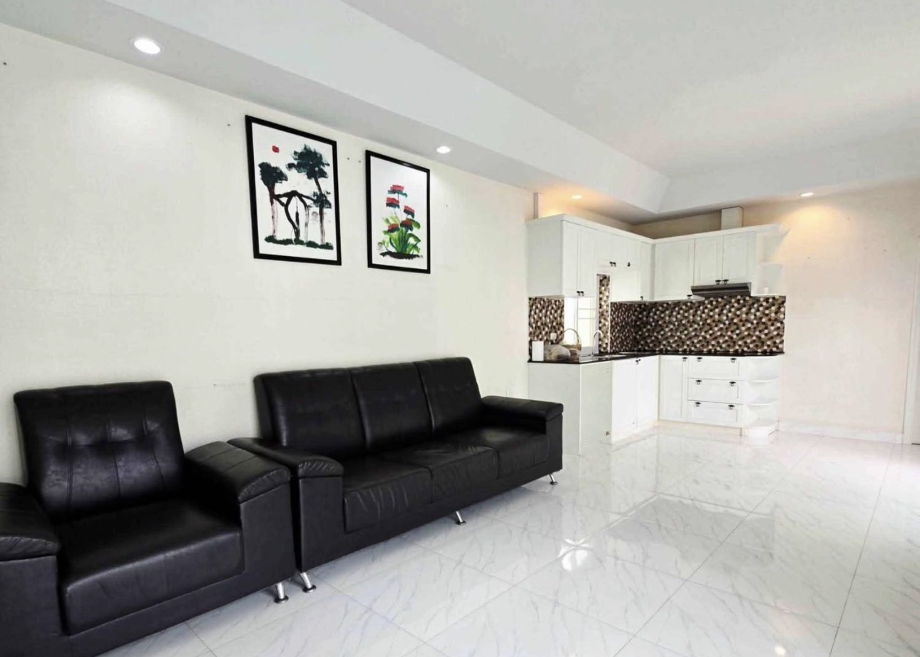 House for Sale East - Property photo 4